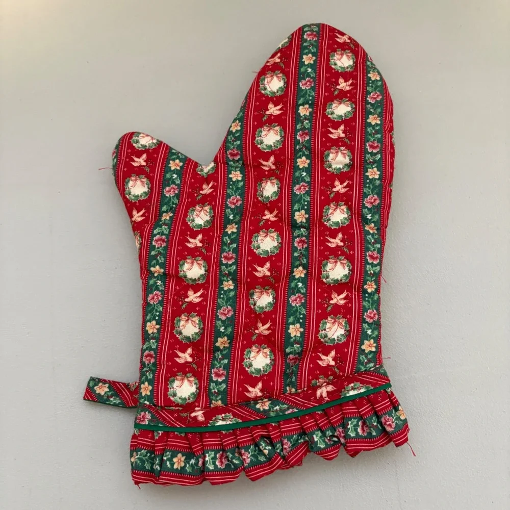 VTG Christmas Quilted Oven Mitt Red Green Floral Wreath Cardinal Ruffle Cuff